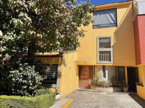 Casa en venta en Castorena, Cuajimalpa | 4 recámaras, terraza, roof garden y paneles solares