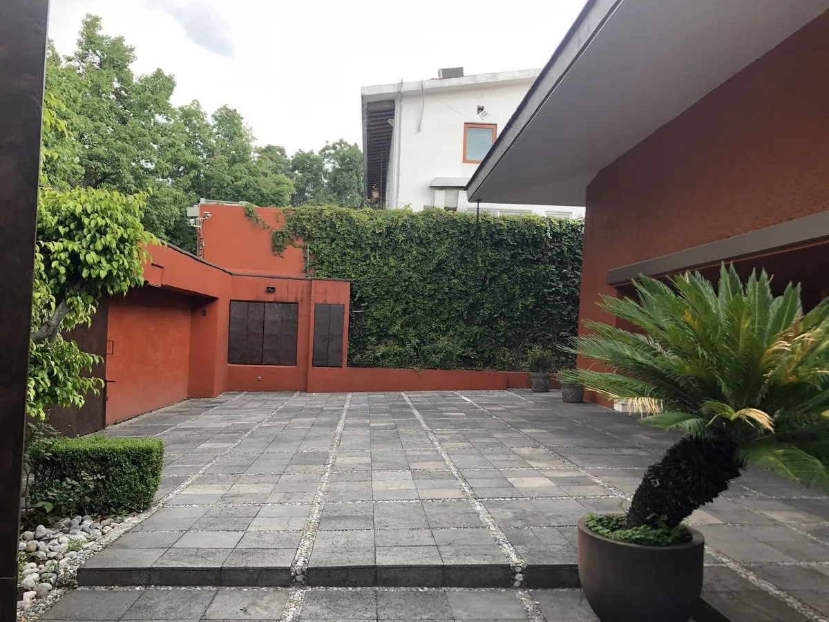 CASA EN VENTA O RENTA EN BOSQUES DE LAS LOMAS
